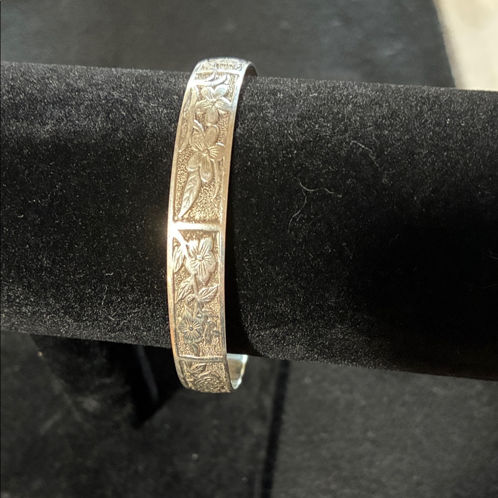 Elegant Sterling Silver Engraved Bangle - Picture 2 of 4